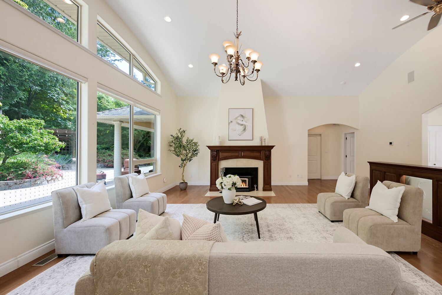 Great room with barrel-vaulted ceiling